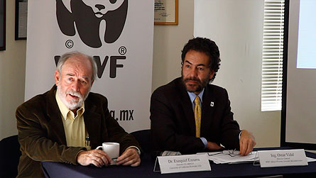 Exequiel Ezcurra, del Consejo Asesor de WWF-México y Omar Vidal, Director de WWF-México.